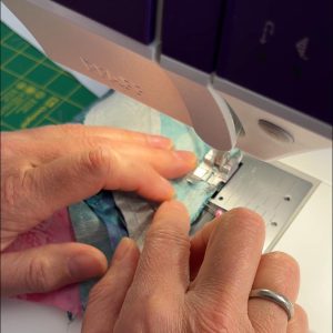 Handgenaaide bladeren, vloeiende quilt langs